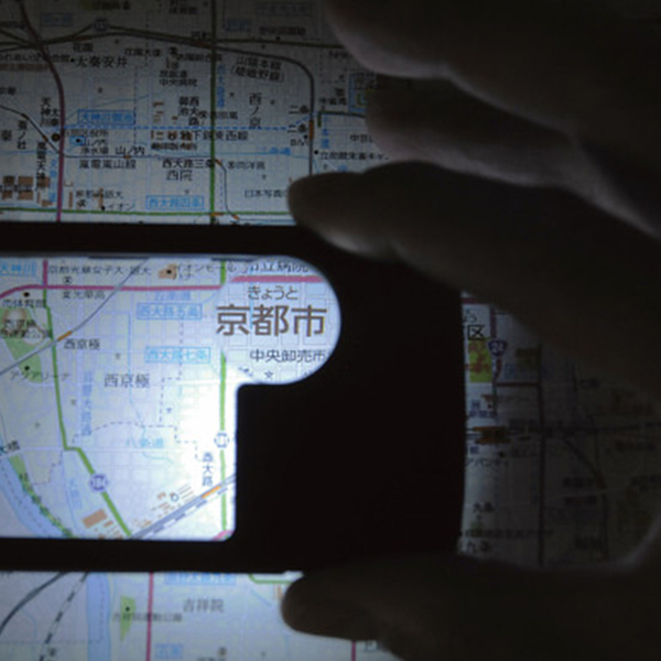 ケンコー　照らすＬＥＤ付きカード型拡大鏡