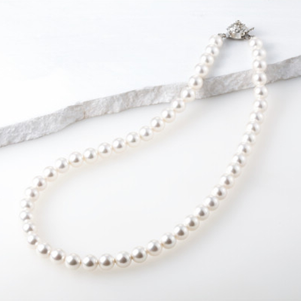 ヴィクトリアンローズ　貝パールネックレス　ホワイト