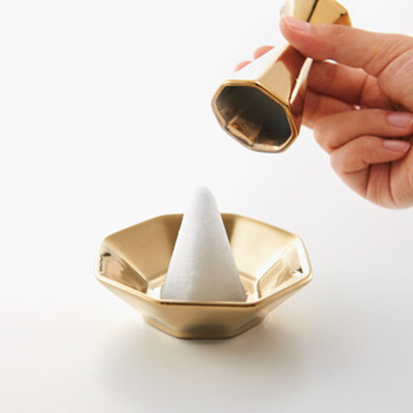 福招き金の八角盛り塩皿セット　塩付