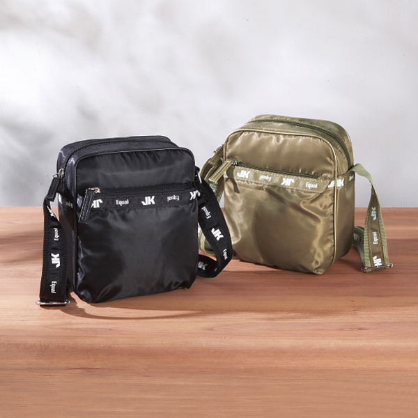 ジュンコ　コシノ　イコール　ショルダーバッグ　ブラック