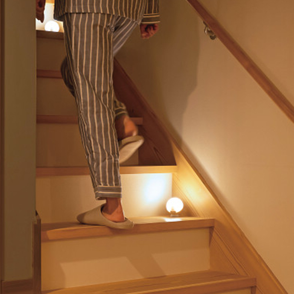 てのりまんまるセンサーライト　ペールグレー