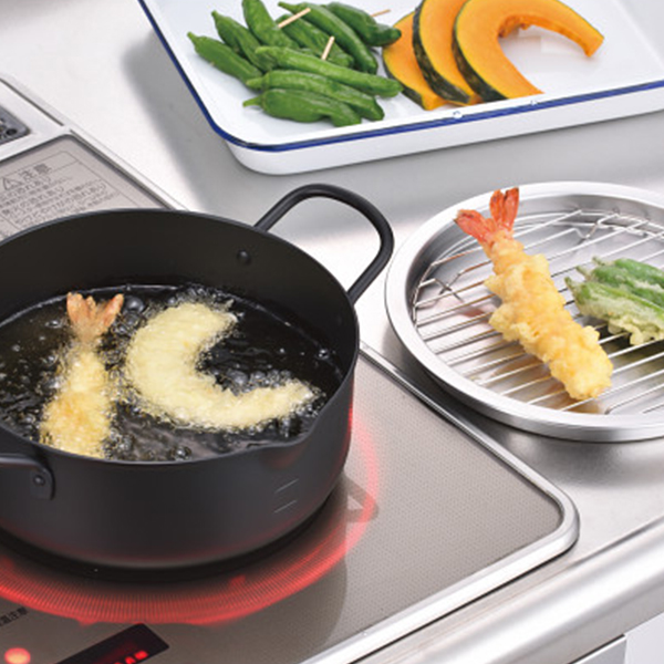 スッキリ重なるバット付き　両手天ぷら鍋（２０ｃｍ）