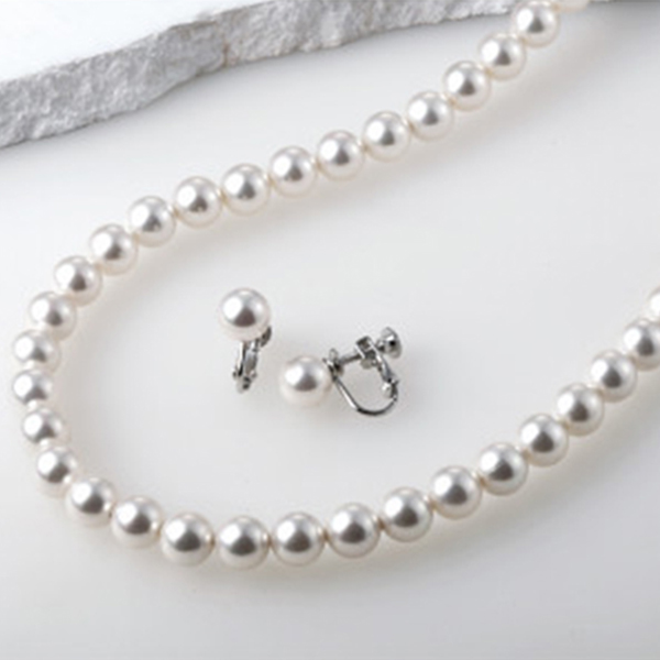 ヴィクトリアンローズ貝パール８ｍｍネックレス＆イヤリング　ホワイト
