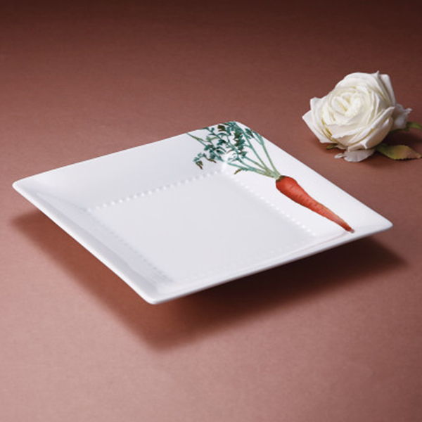 ノリタケ　京香旬彩　スクエアプレート　金時人参