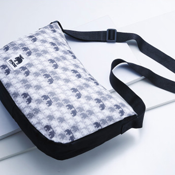 モズ　横型ショルダーバッグ　プリント柄