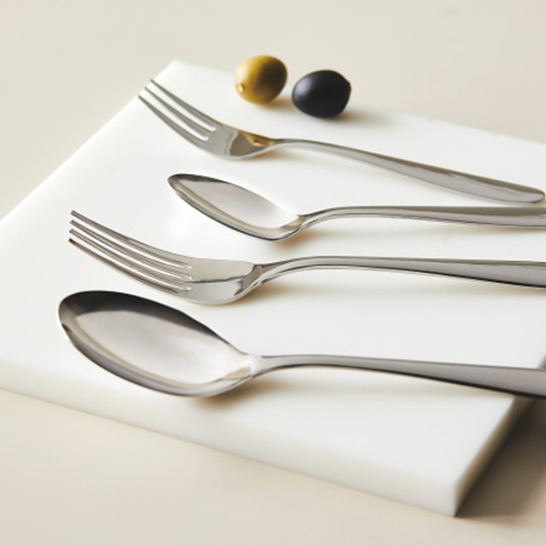 ステラ　カトラリー１６本セット