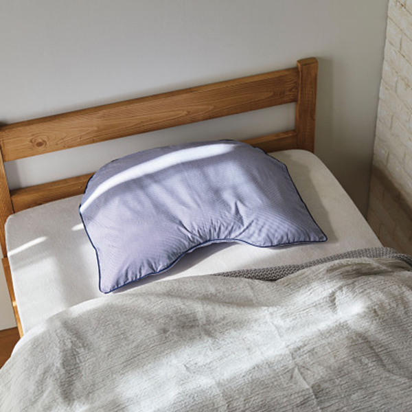 優しく包み込まれる整体ピロー（専用カバー付）