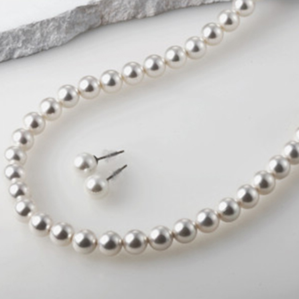 ヴィクトリアンローズ貝パールネックレス＆ピアス１０ミリ玉　ホワイト