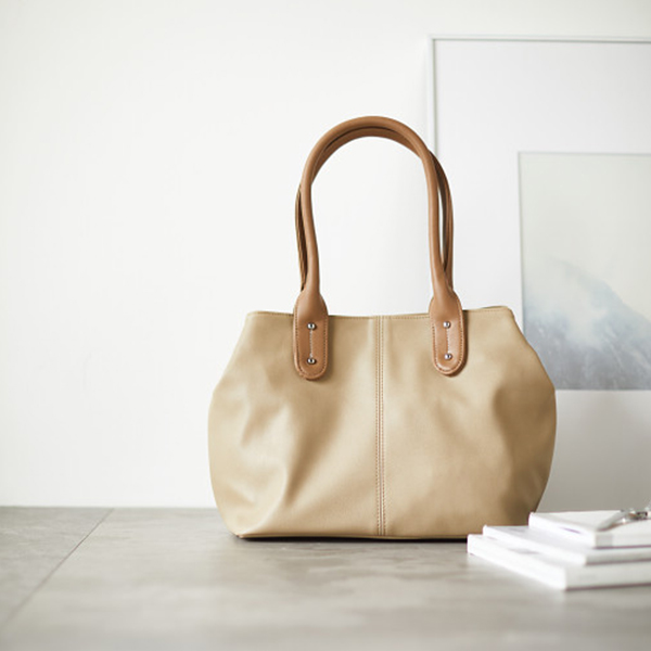 ハンドバッグ　ベージュ