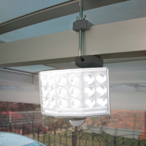 ９Ｗワイドフリーアーム式ＬＥＤ乾電池センサーライト