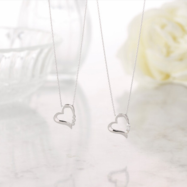 オープンハートペンダント　ダイヤモンド