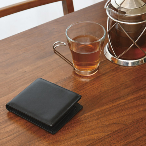 良品工房　日本製牛革中ベラ付札入れ　ブラック