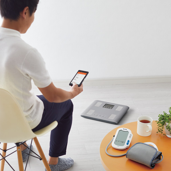 タニタ　体組成計　グレー