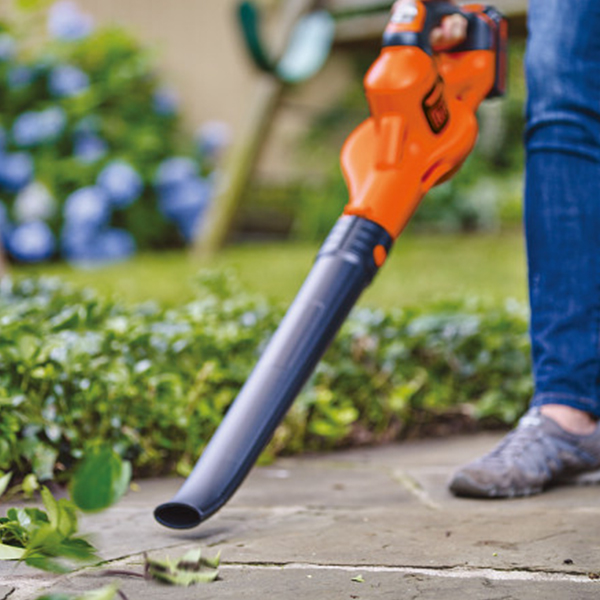 ブラック＋デッカー　１８Ｖコードレスブロワー