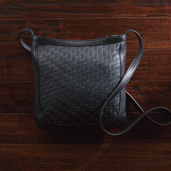 良品工房　日本製牛革型押しショルダーバッグ　ブラック