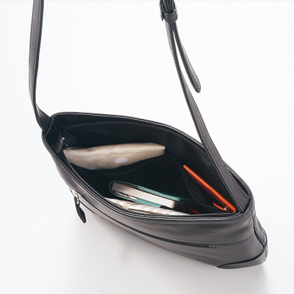 良品工房　日本製牛革キルティングショルダーバッグ