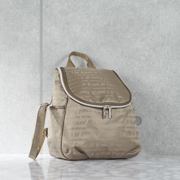 ジュンコ　コシノ　イコール　ジャカード軽量リュック　ベージュ