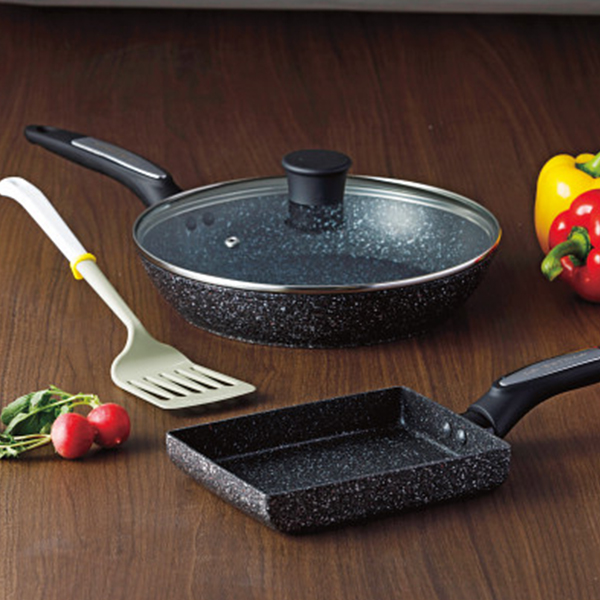 ラ・ベットラ　ＩＨ対応フライパン（２６ｃｍ）＆玉子焼（ターナー付）