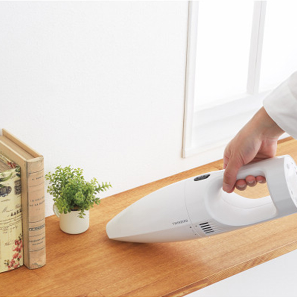 ツインバード　コードレスハンディ―クリーナー　ホワイト