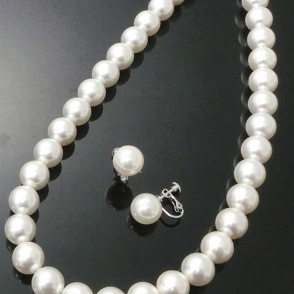 南洋調大粒１２ミリ貝パール２点セット　ホワイト