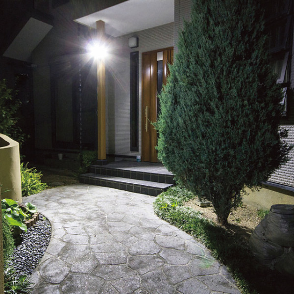 ５Ｗ×３灯　フリーアーム式　ＬＥＤ乾電池センサーライト　ホワイト