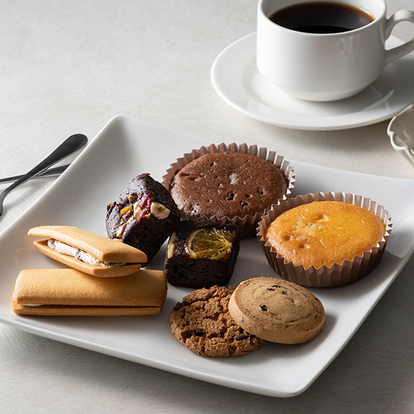 ホテルオークラスイーツギフトセット　１３個