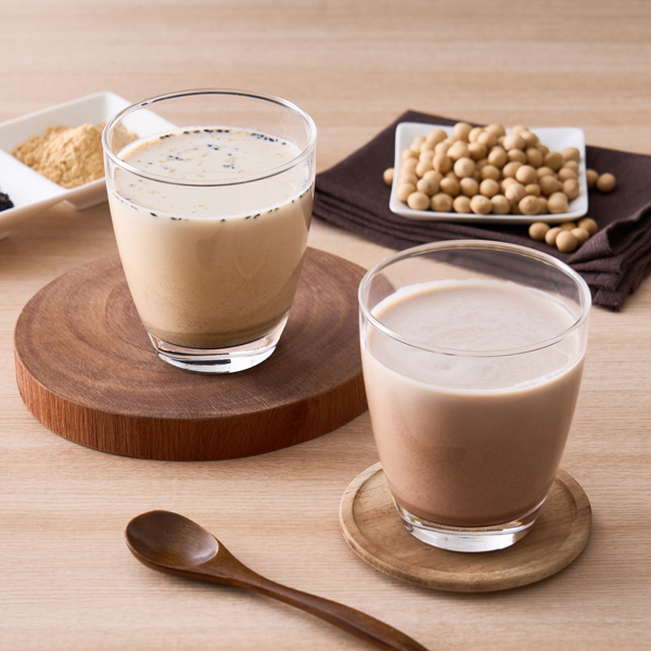 牛乳にまぜる本日のきなこ