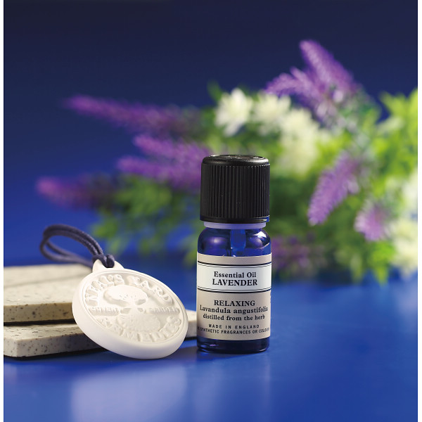 ニールズヤード　アロマチャーム＆ラベンダーセット