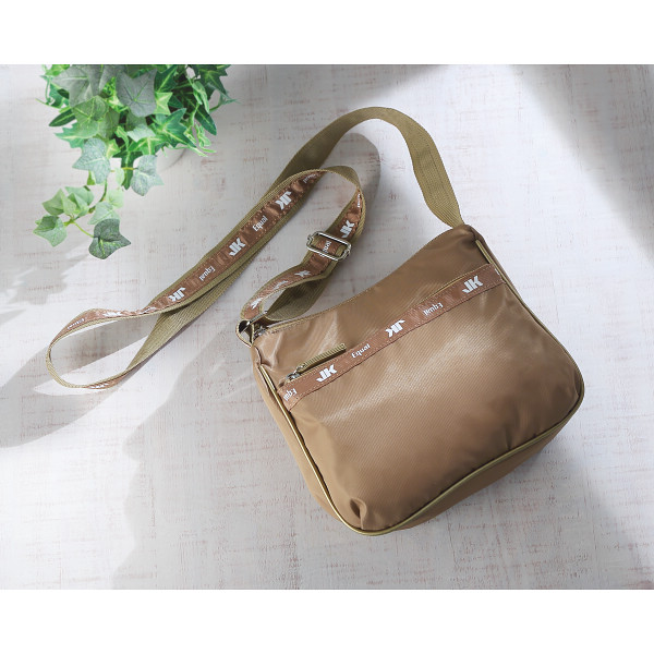 ジュンコ　コシノ　イコール　ショルダーバッグ  ベージュ