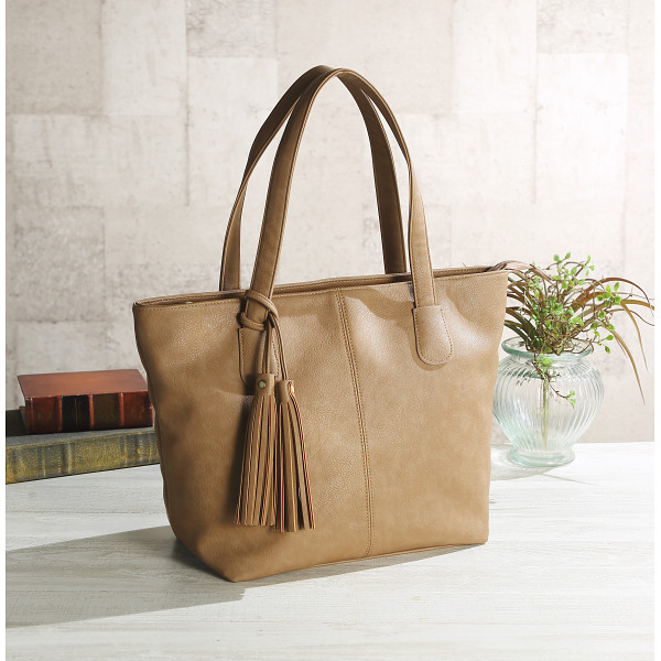 合皮　タッセル付きトートバッグ  ベージュ