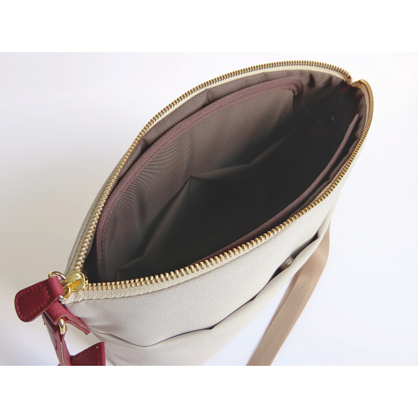 シャキッと軽量ショルダーバッグ（再生生地使用）  ベージュ