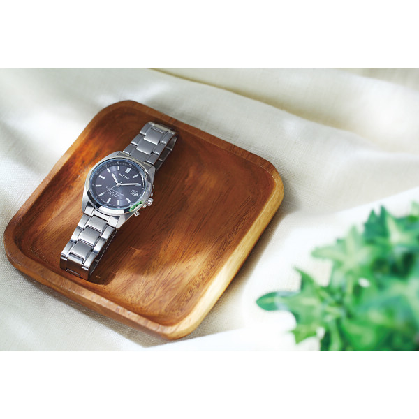 シチズン　レグノ　ソーラーテック電波ウオッチ  ブラック