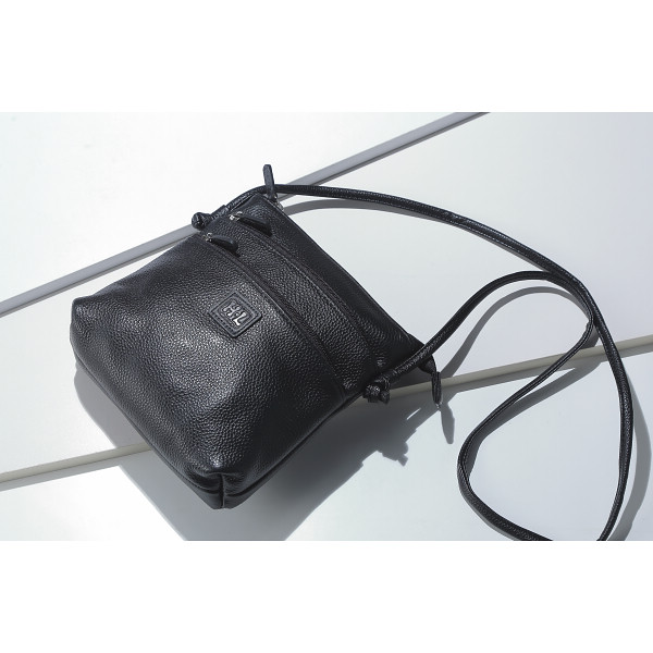 アッシュ・エル　スリーファスナーショルダーバッグ  ブラック