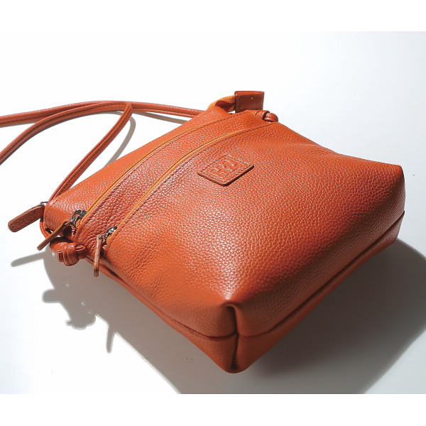 アッシュ・エル　スリーファスナーショルダーバッグ  ブラウン