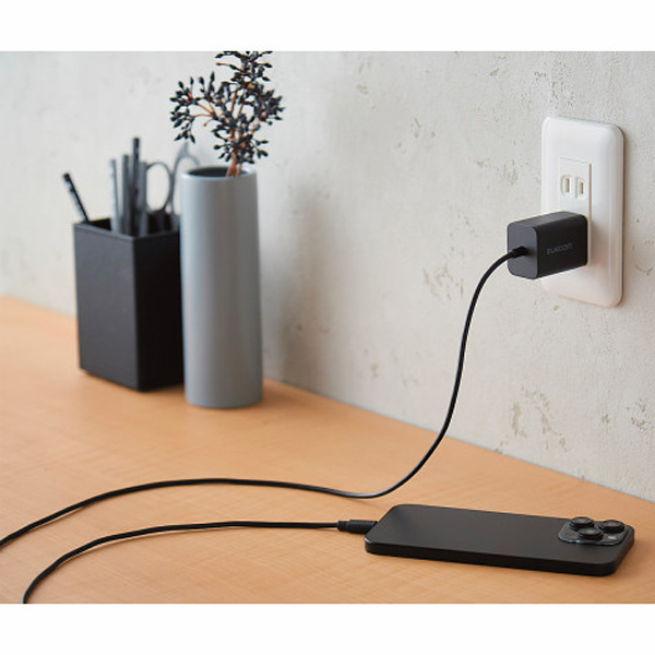 エレコム　Ｔｙｐｅ－Ｃ充電器　ＰＤ２０Ｗ　ケーブル一体型　１．５ｍ ブラック