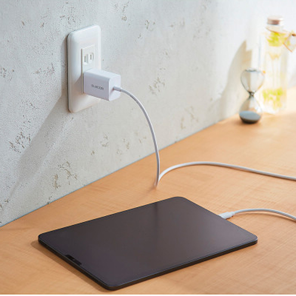 エレコム　Ｔｙｐｅ－Ｃ充電器　ＰＤ２０Ｗ　ケーブル一体型　２．５ｍ ホワイト