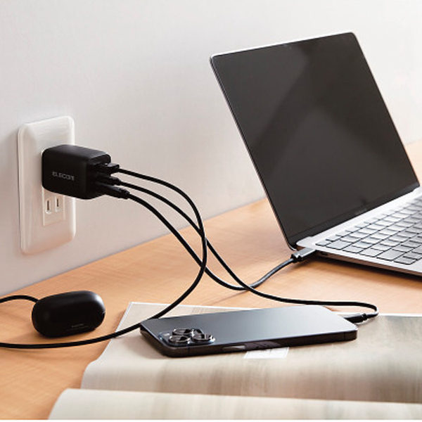 エレコム　キューブＡＣ充電器　６５Ｗ　Ｃ×２　Ａ×１ ブラック
