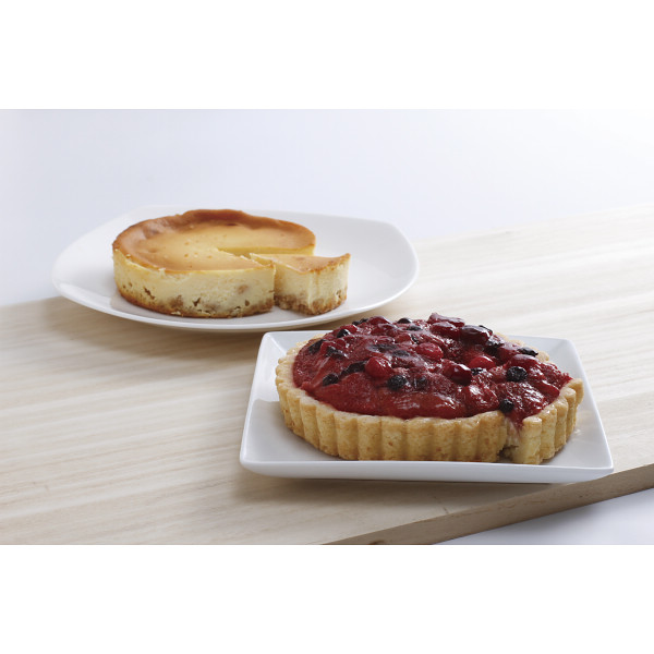 「乳蔵」 北海道ミックスベリータルトとベイクドチーズケーキ