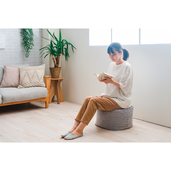 リングヤーン素材のオットマンにもなるスツール グレー