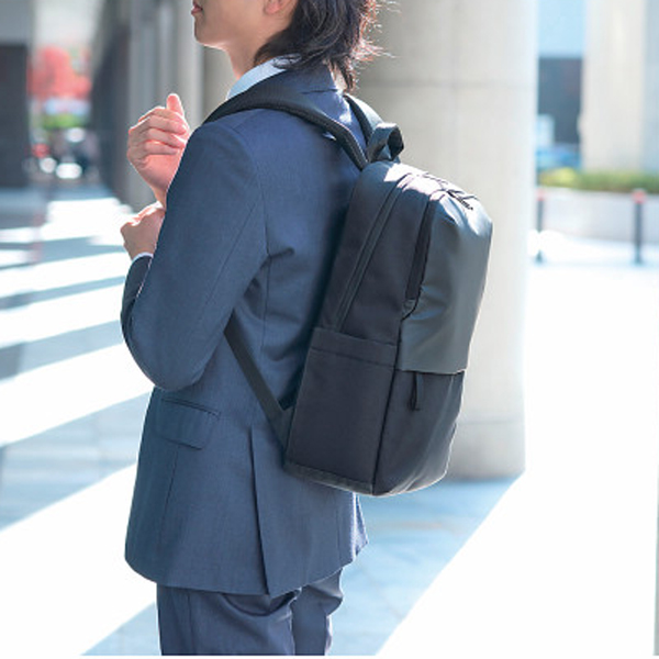 エレコム　ビジネスリュック　１７ｌ　軽量　撥水加工 ブラック
