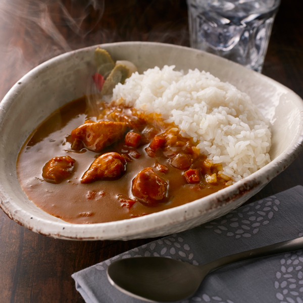 博多華味鳥　料亭のチキンカレー（１８０ｇ）３０食