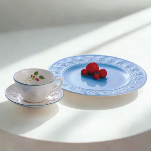 ウェッジウッド　クイーンズウェア　コレクション　フェスティビティ　ラズベリー　カップ＆ソーサー　ペア