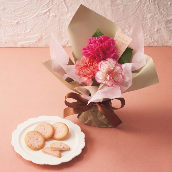 5/11まで申し込み可　【母の日専用】ゴディバ　あまおう苺クッキーとスタンディングブーケのセット