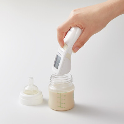 タニタ　非接触体温計　アイボリー