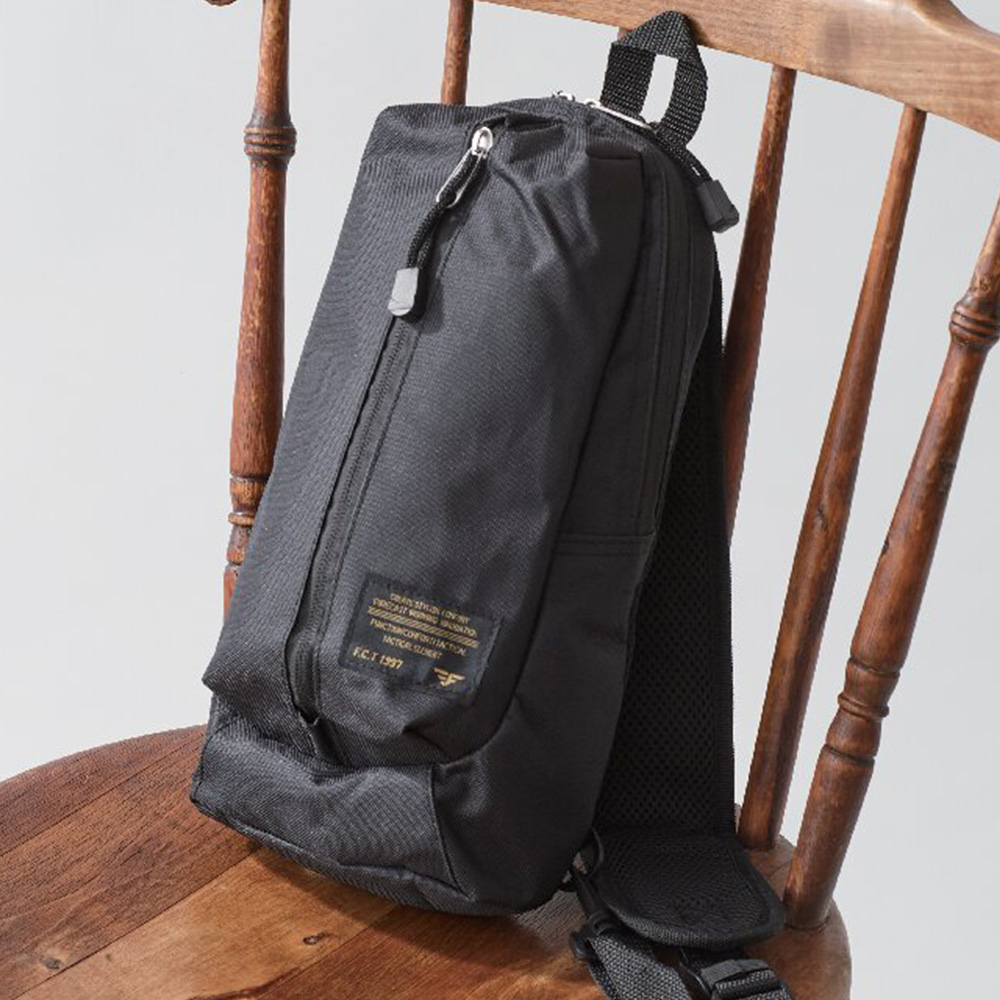 ボディバッグ 4L(ブラック)