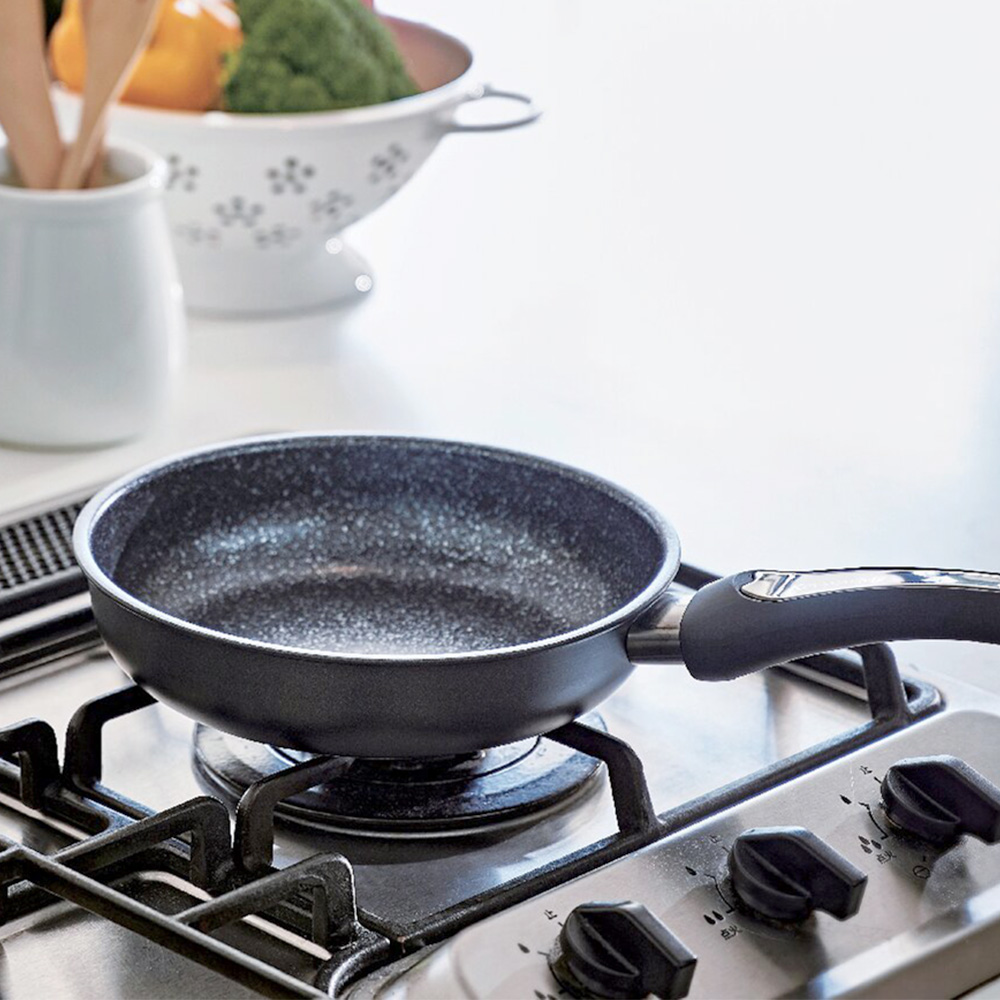 ケヴンハウンディースタイル ジェットブラック フライパン20cm