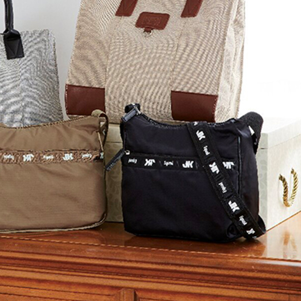 ジュンココシノイコール ショルダーバッグ(ブラック)