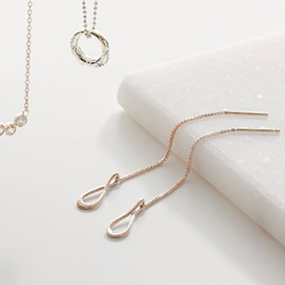 ウルティマ シルバードロップピアス