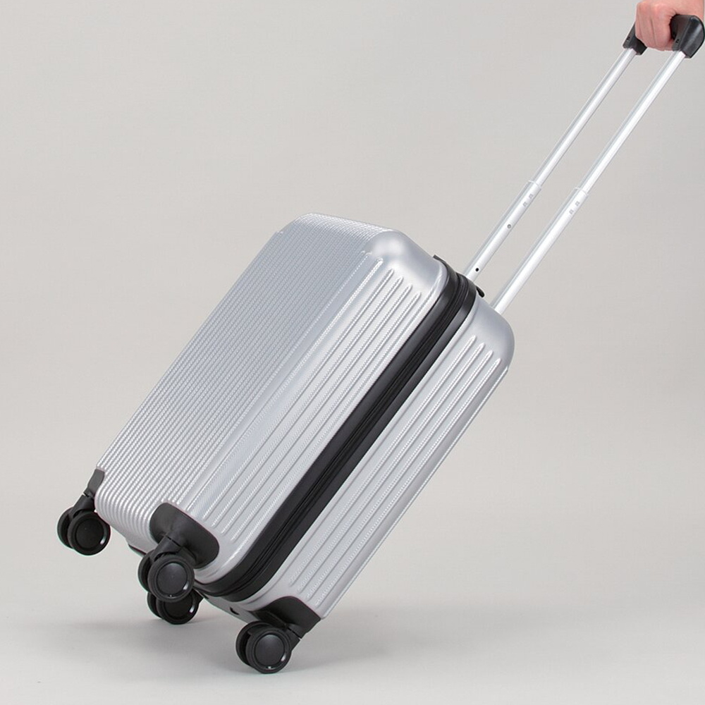 キャリーケース(シルバー色)