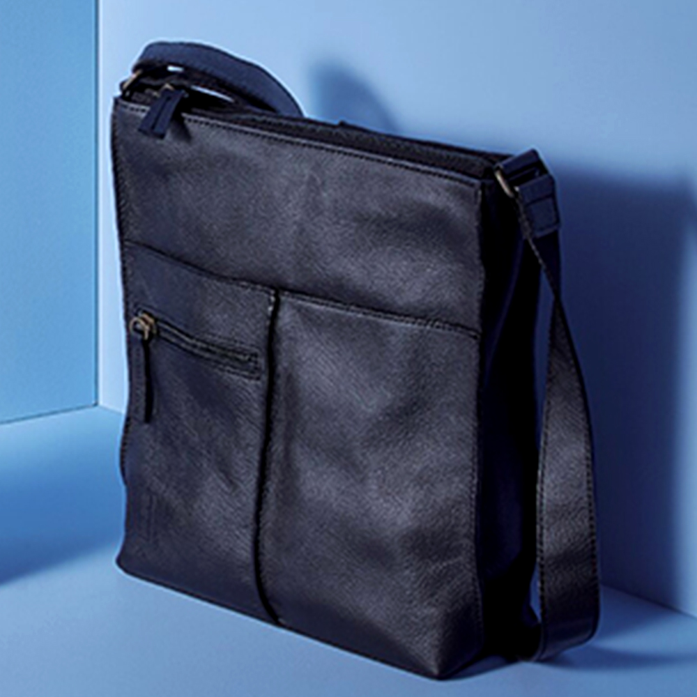 京都新装 牛革縦型ショルダー(ブラック)